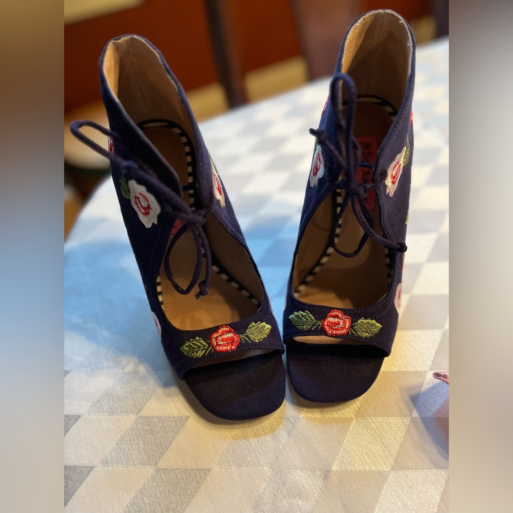 Betsey Johnson high heel shoes new without box - Picture 5 of 5